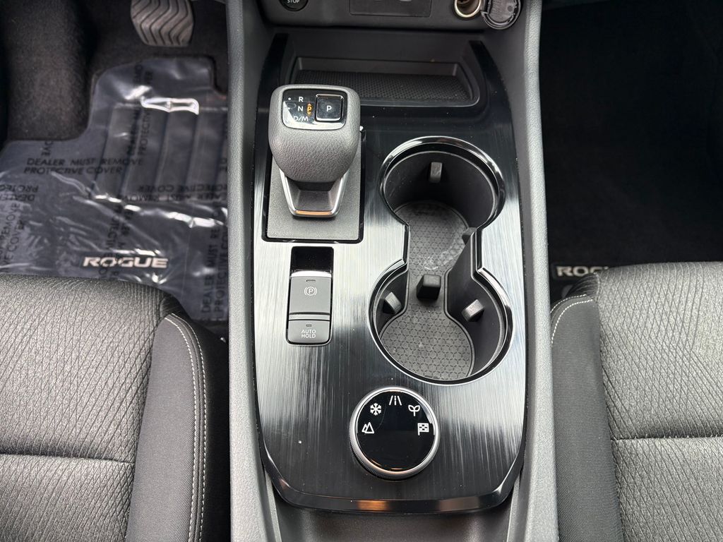 2024 Nissan Rogue SV photo 17