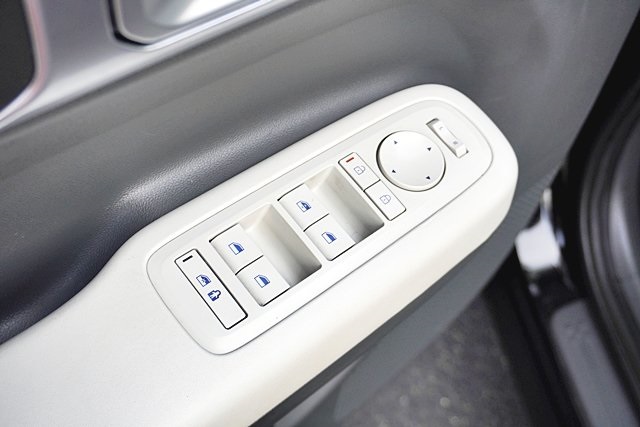 Used 2025 Black Hyundai SE image 24