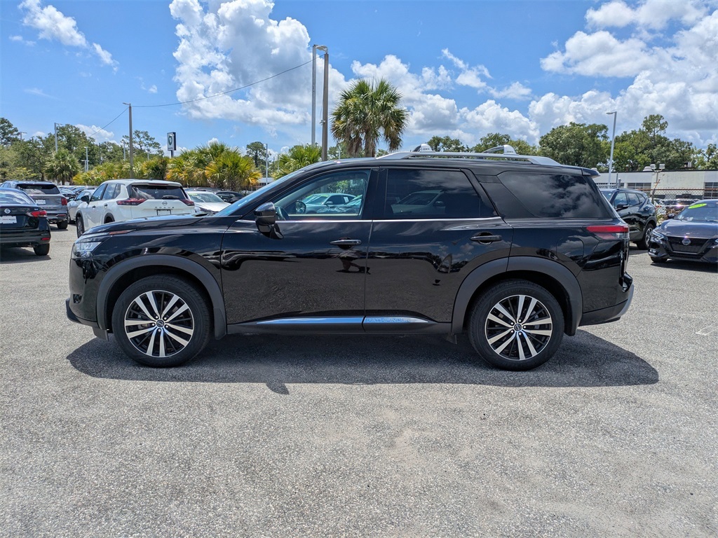 2023 Nissan Pathfinder Platinum photo 5
