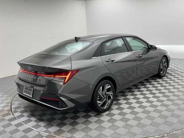 2025 Hyundai Elantra SEL Convenience photo 4