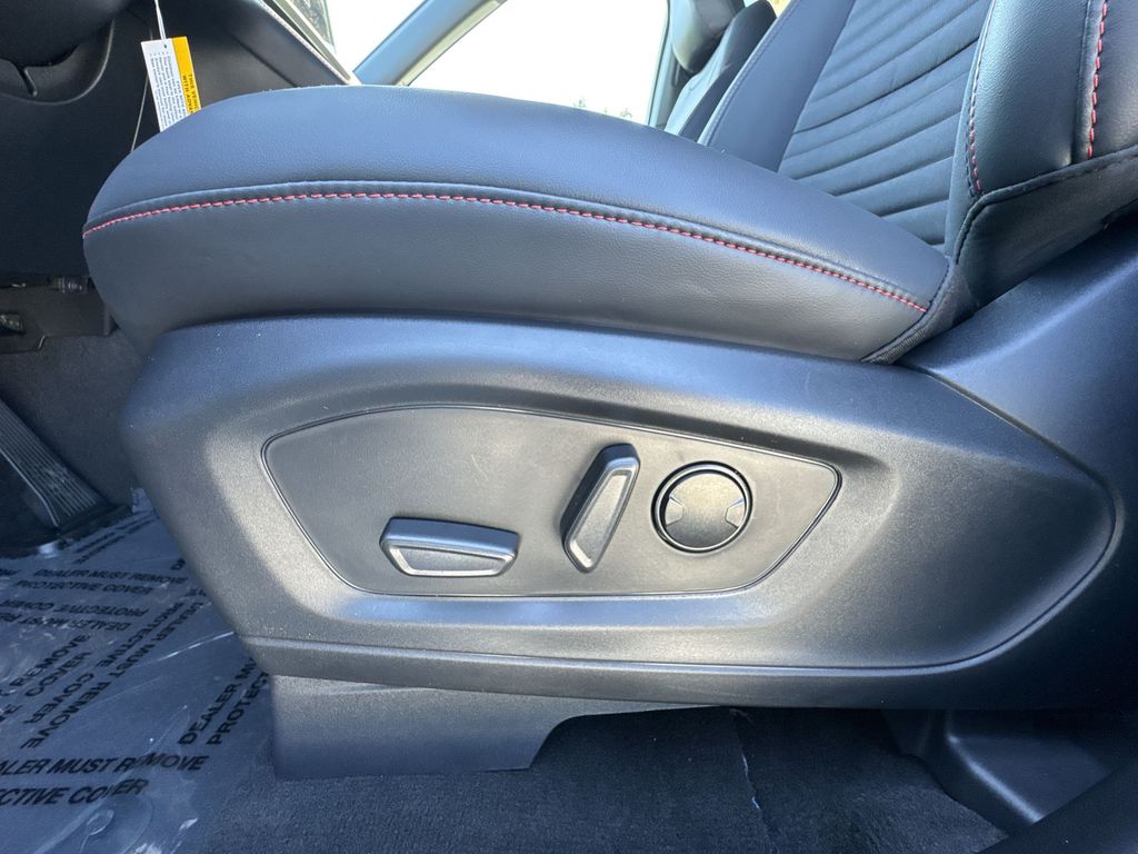 2025 Ford Explorer ST-Line photo 12