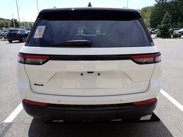 2023 Jeep Grand Cherokee Altitude photo 5