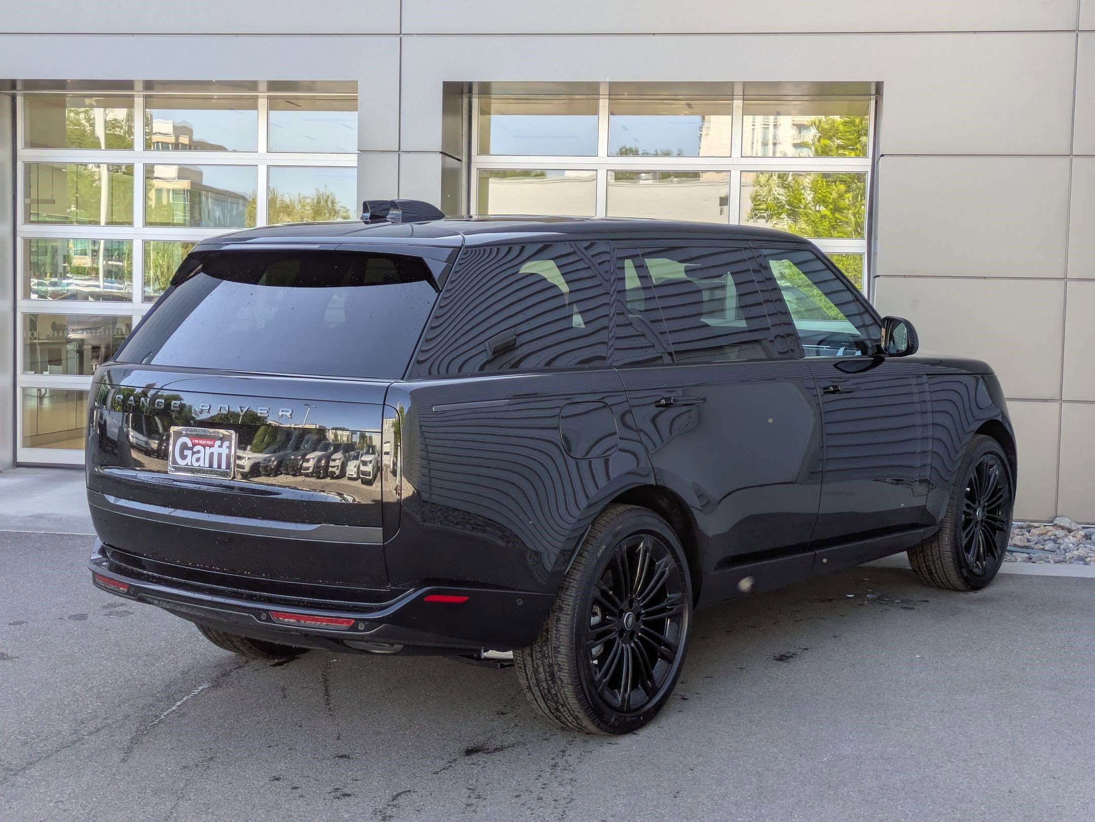 2025 Land Rover Range Rover SE photo 4