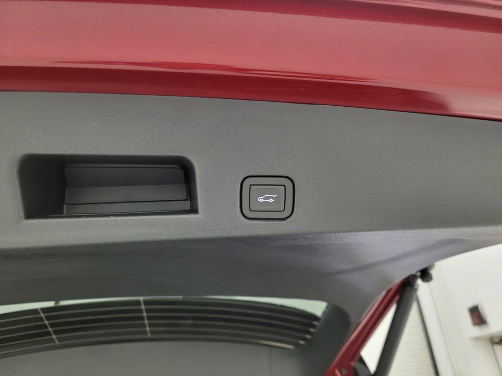 2026 Chevrolet Traverse photo 2