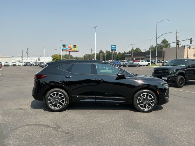 2025 Chevrolet Blazer RS photo 2