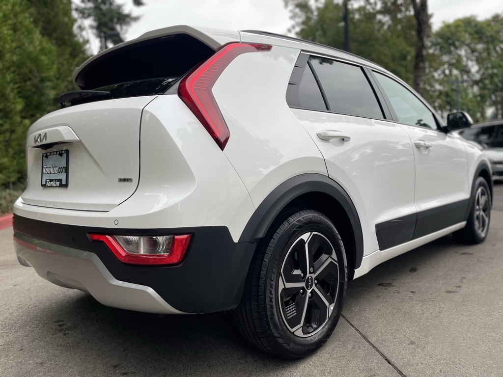 2023 Kia Niro EX photo 3