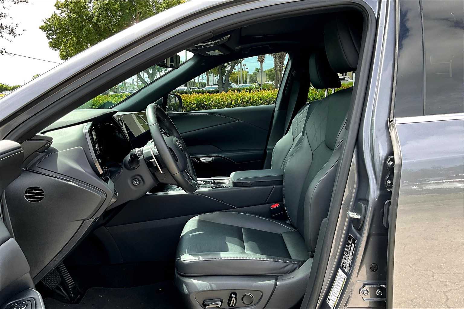 2023 Lexus RX Premium photo 7