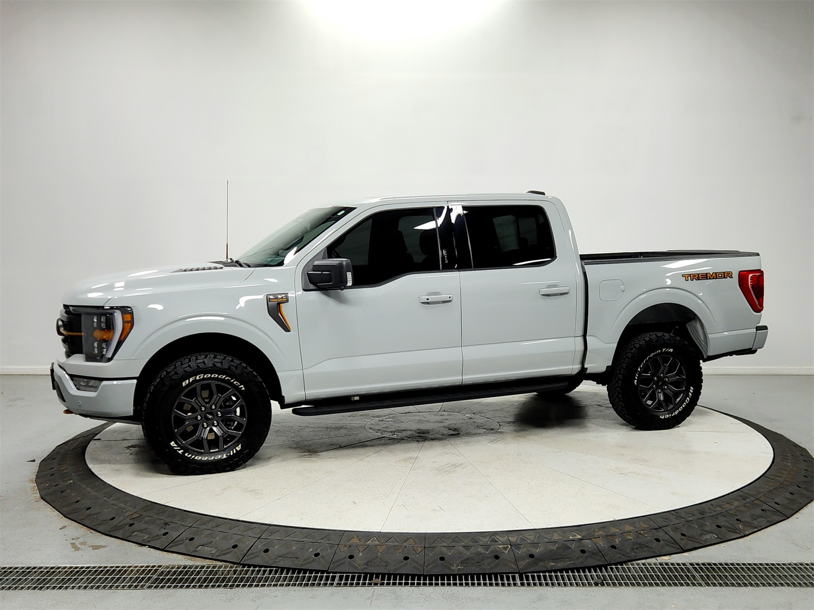 2023 Ford F-150 Tremor photo 2