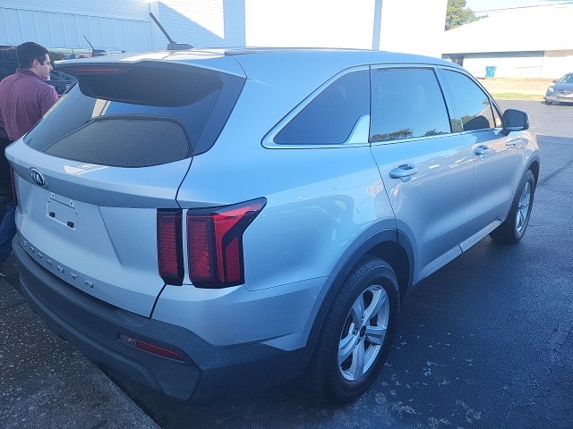 2021 Kia Sorento LX photo 4