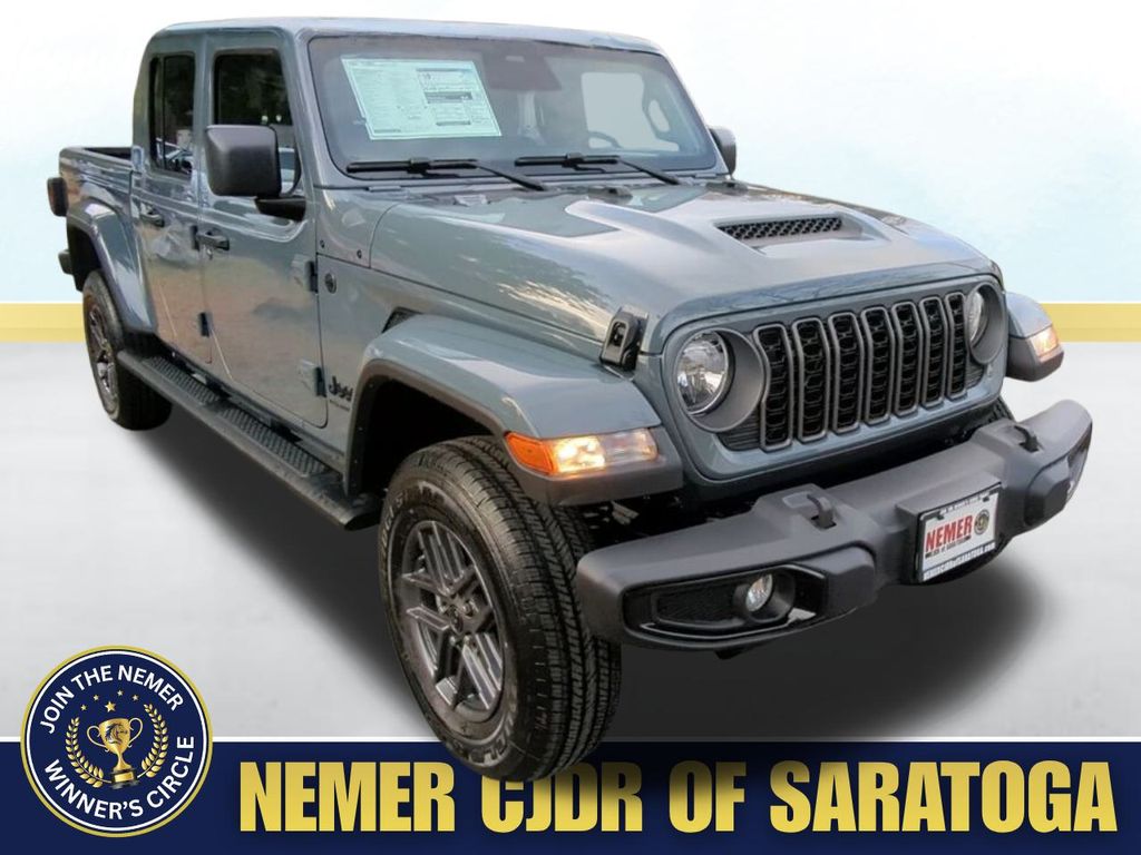 2026 Jeep Gladiator Sport S's photo