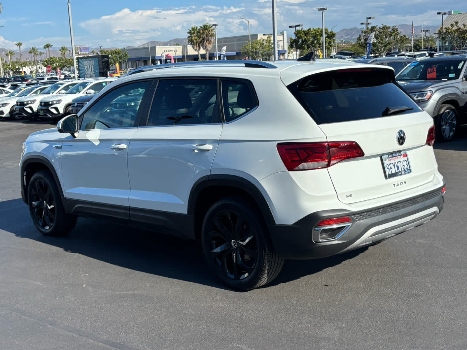 2023 Volkswagen Taos SE photo 4
