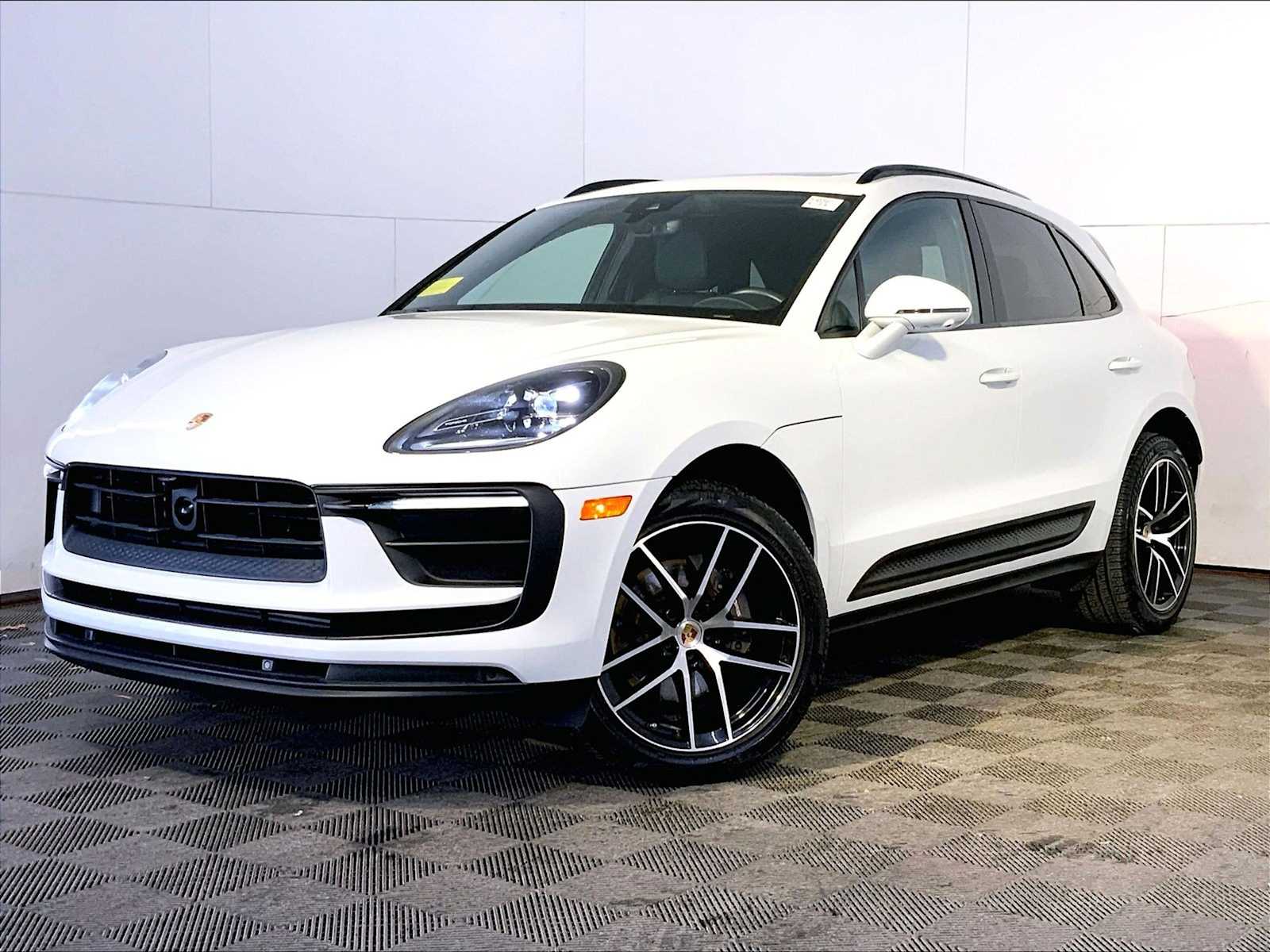 2023 Porsche Macan Base