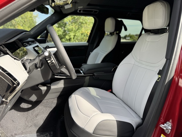 2025 Land Rover Range Rover Sport SE photo 13