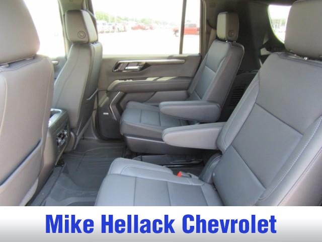 2025 Chevrolet Suburban Z71 photo 11