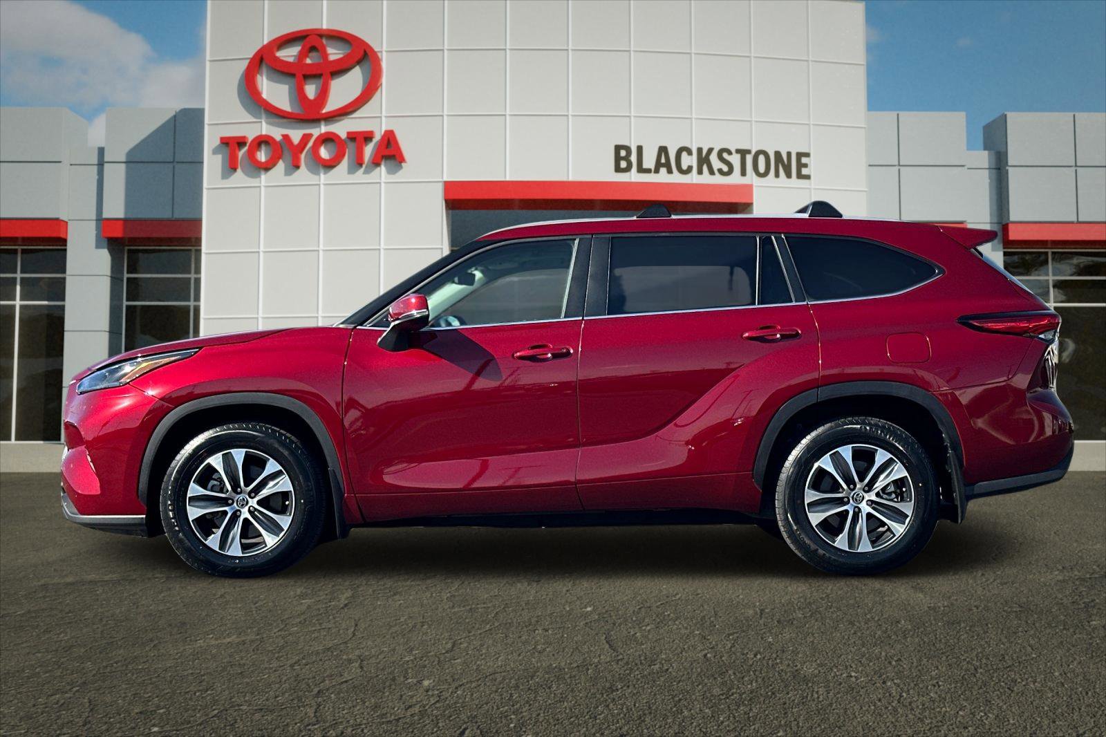 2023 Toyota Highlander L photo 6