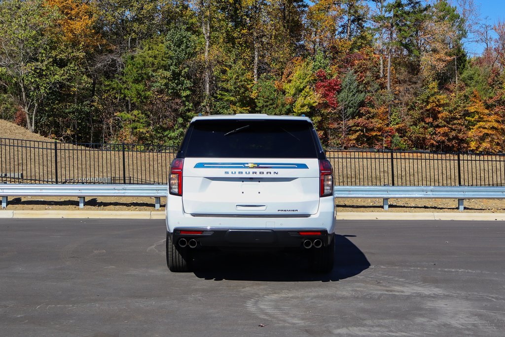 2023 Chevrolet Suburban Premier photo 3