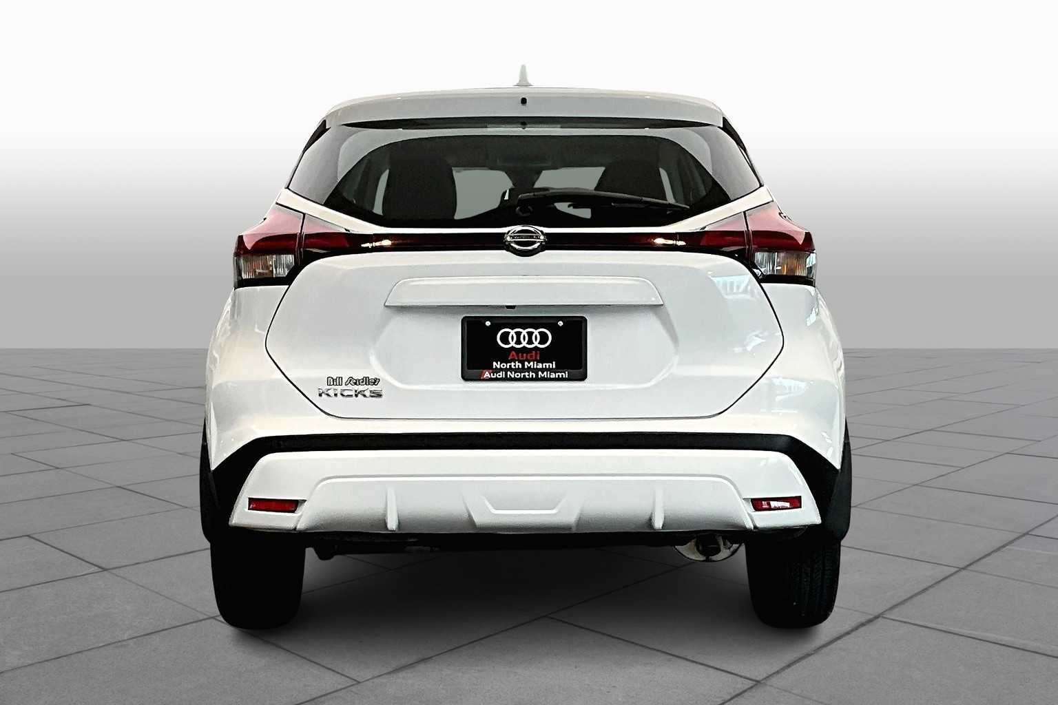 2021 Nissan Kicks S photo 4