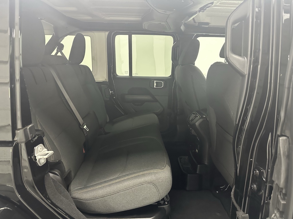 2024 Jeep Wrangler Sahara 4xe photo 17
