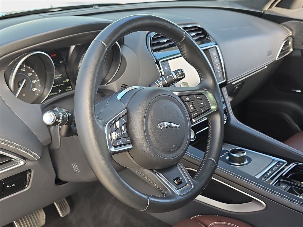 2018 Jaguar F-PACE S photo 17