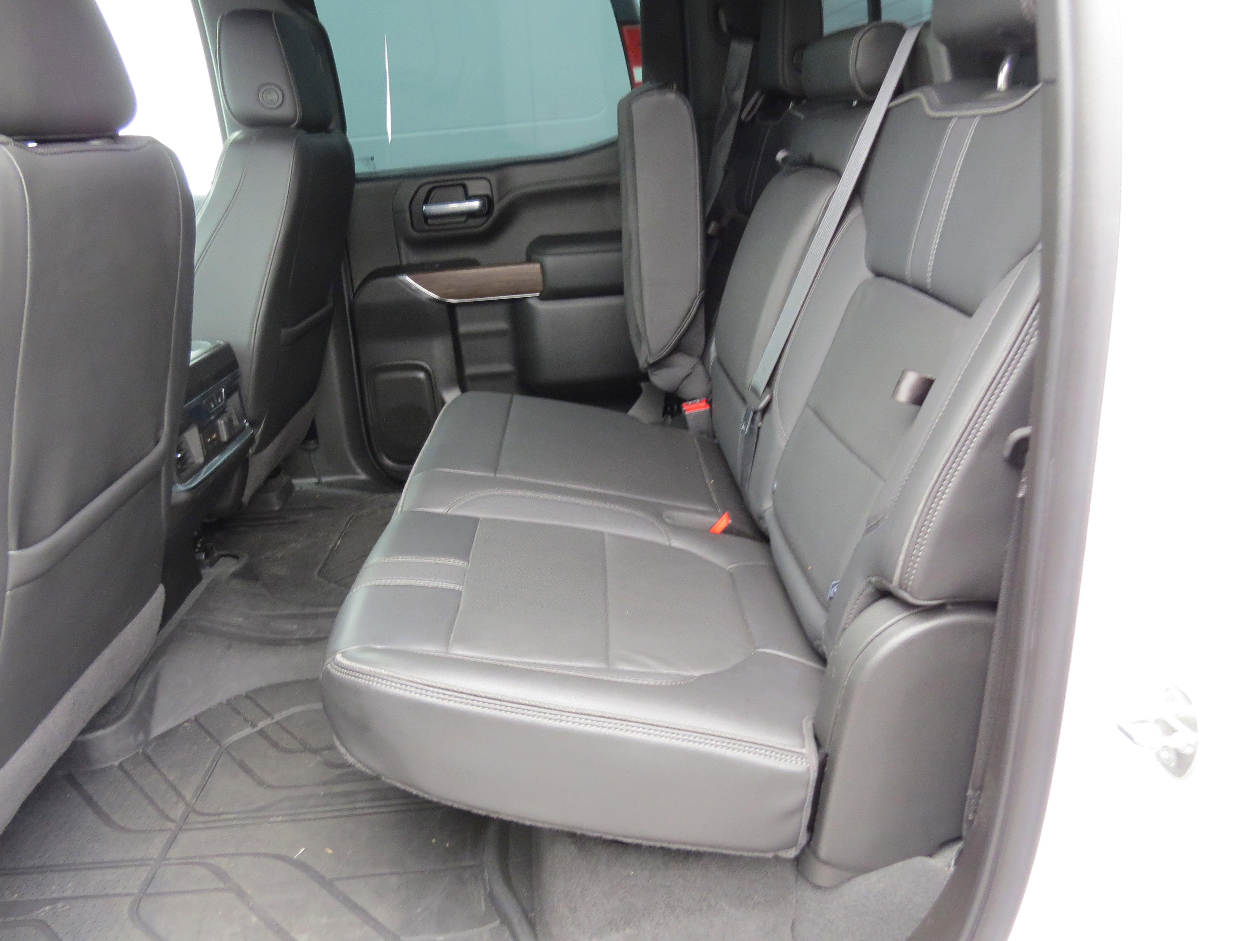 2021 Chevrolet Silverado 1500 High Country photo 3