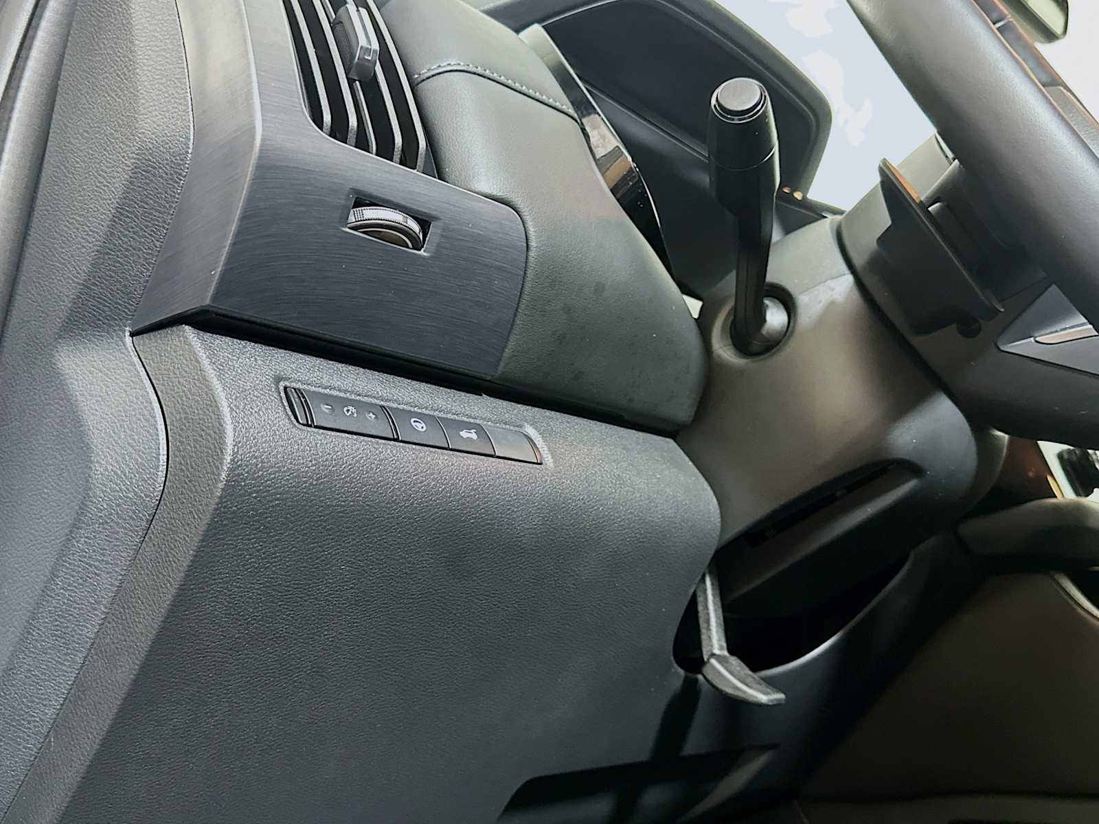 2025 Nissan Pathfinder SL photo 8
