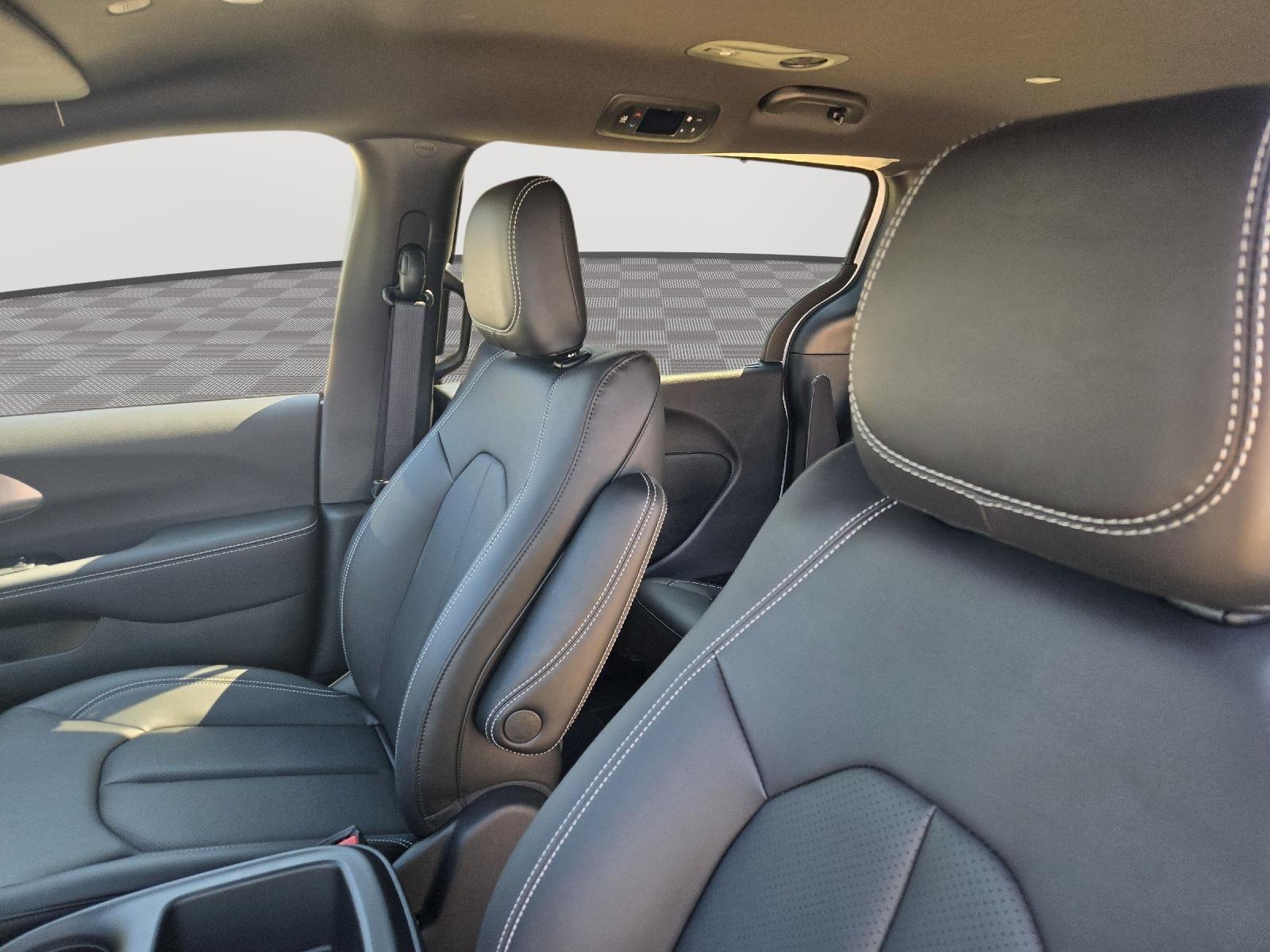 2026 Chrysler Pacifica photo 11