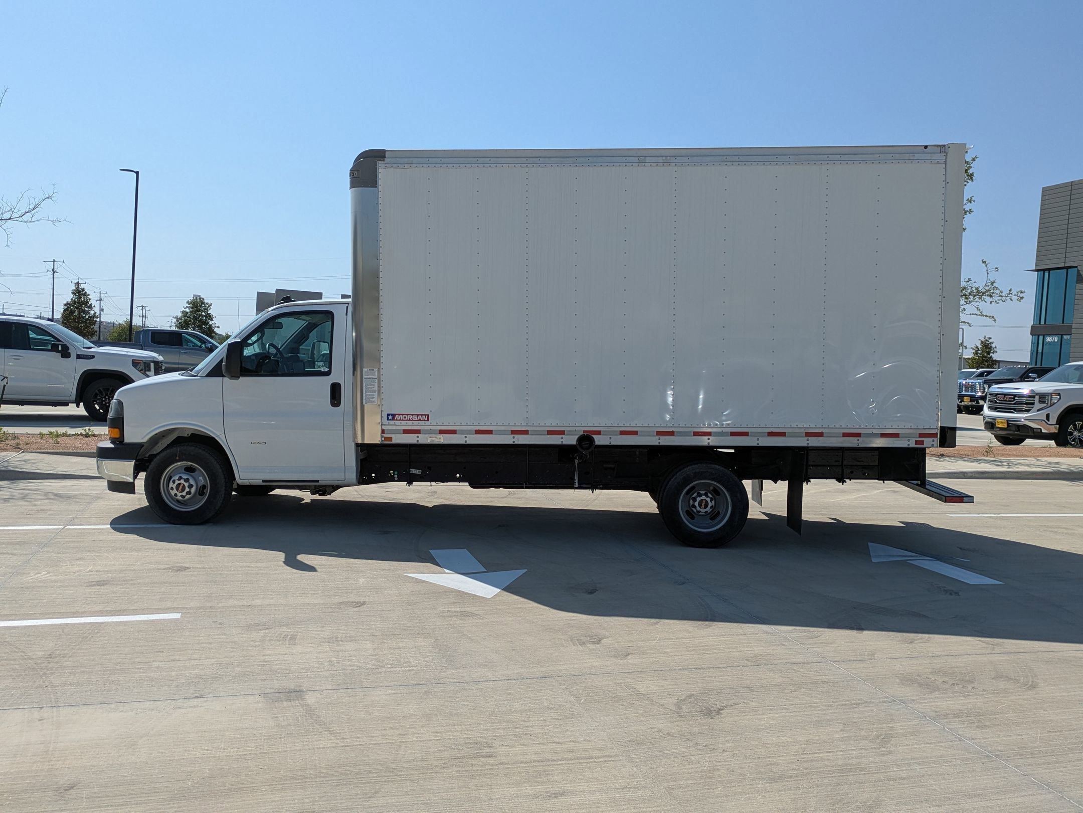 2024 Gmc Savana Cutaway 3500 photo 6