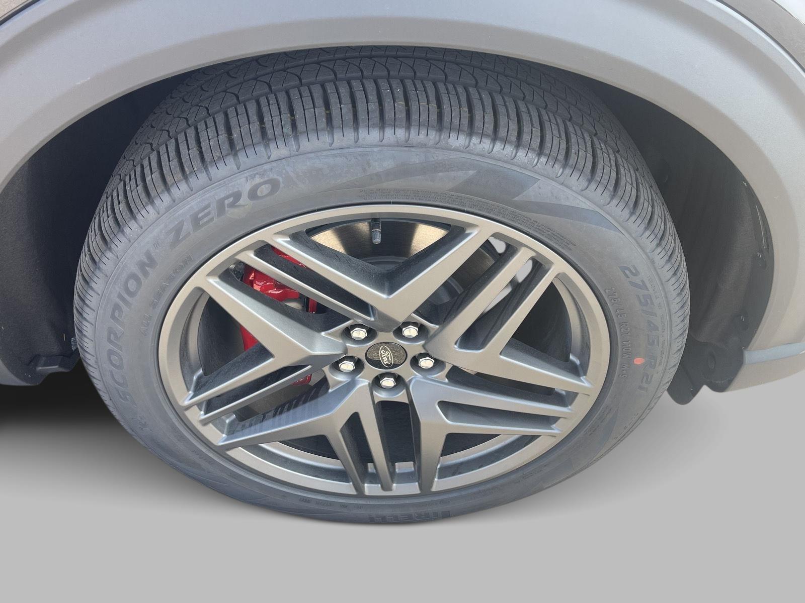 2025 Ford Explorer ST photo 12
