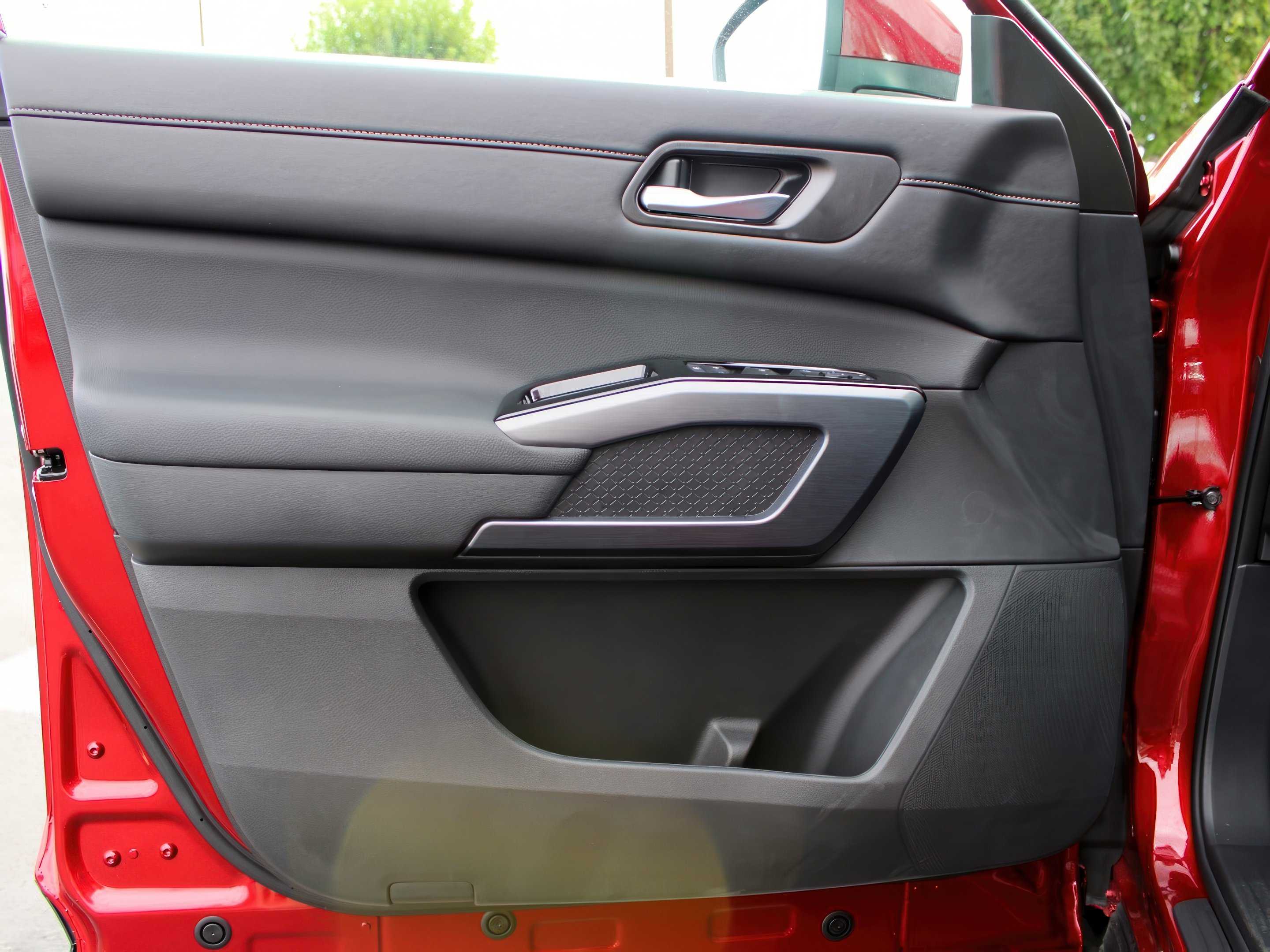 2025 Nissan Pathfinder SL photo 9