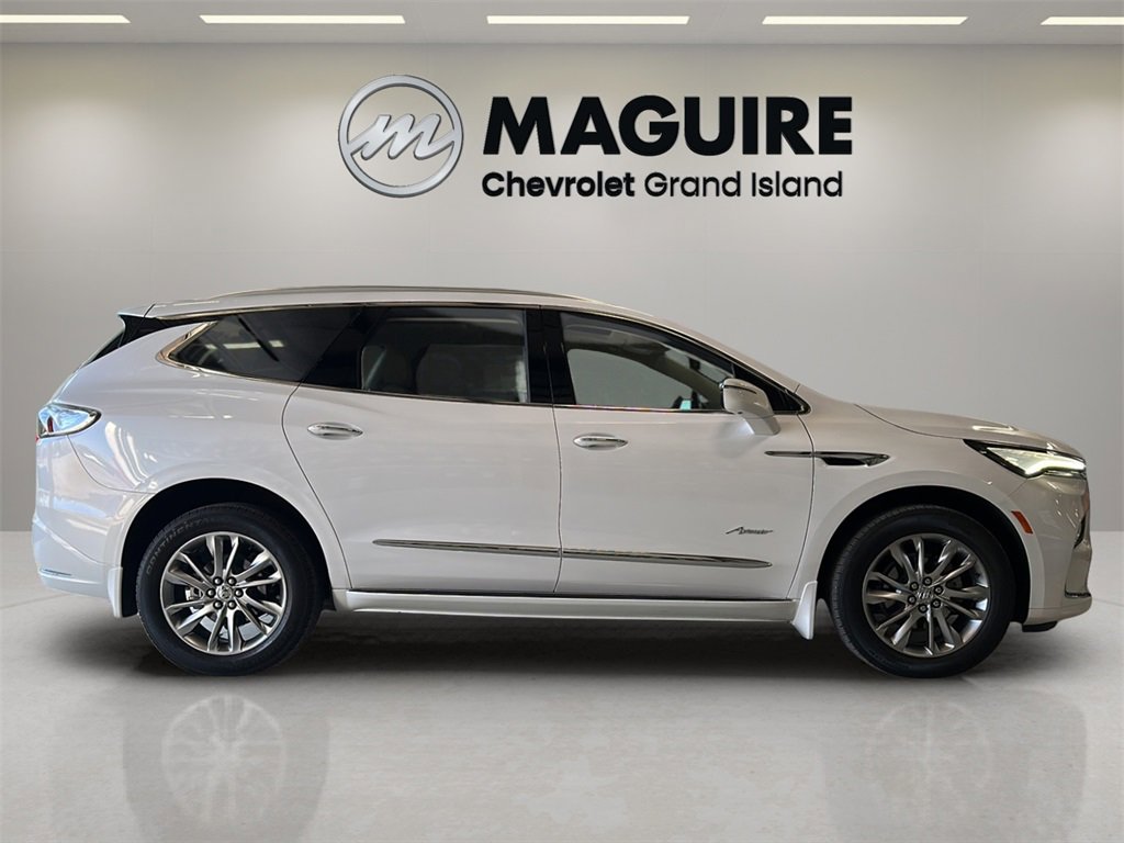 2023 Buick Enclave Avenir photo 3