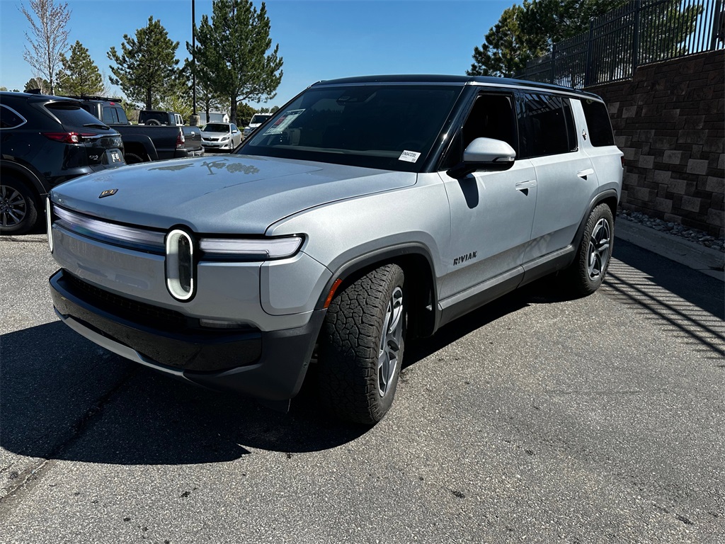 2025 Rivian R1S Adventure photo 3