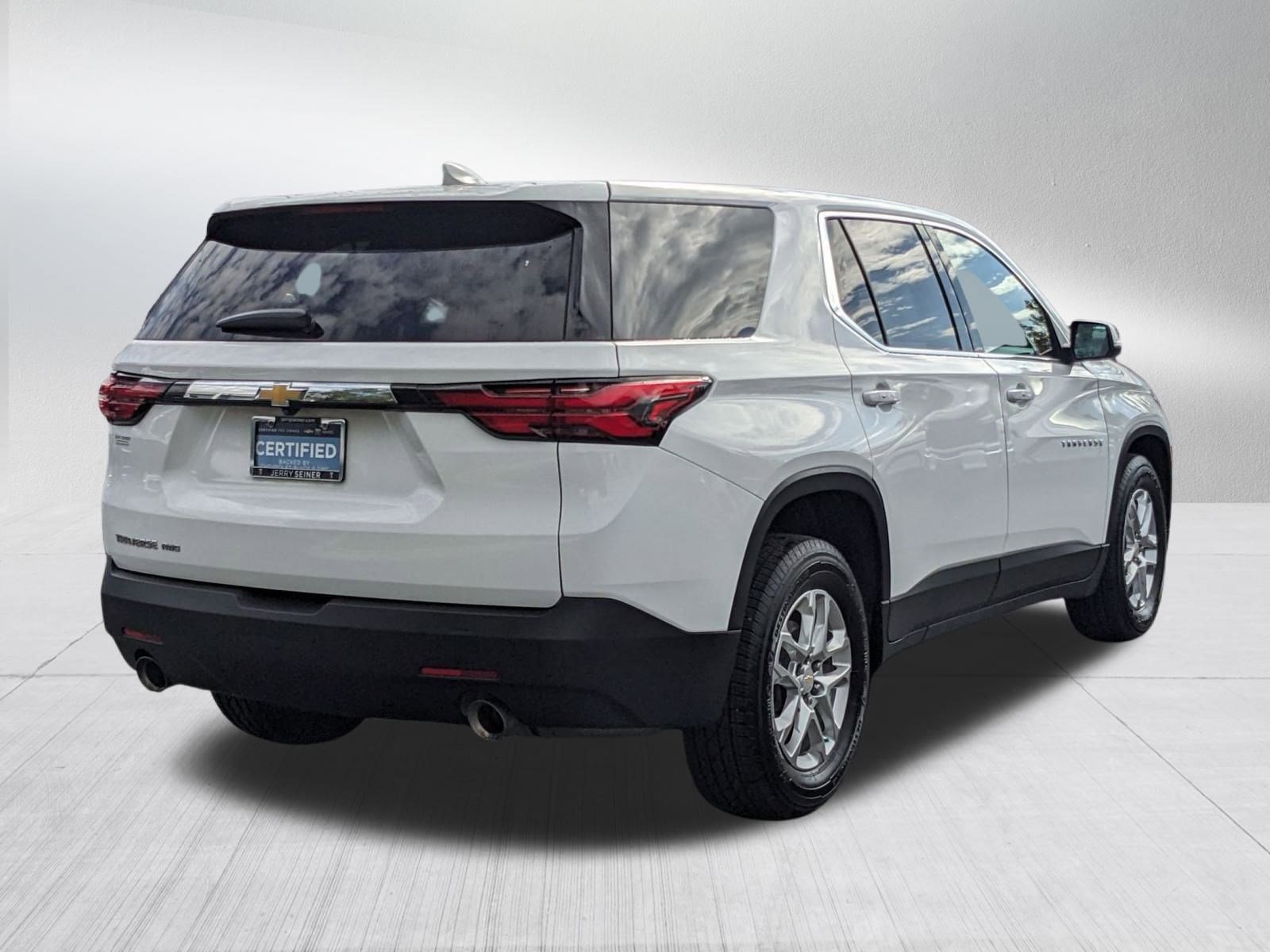 2023 Chevrolet Traverse LS photo 5