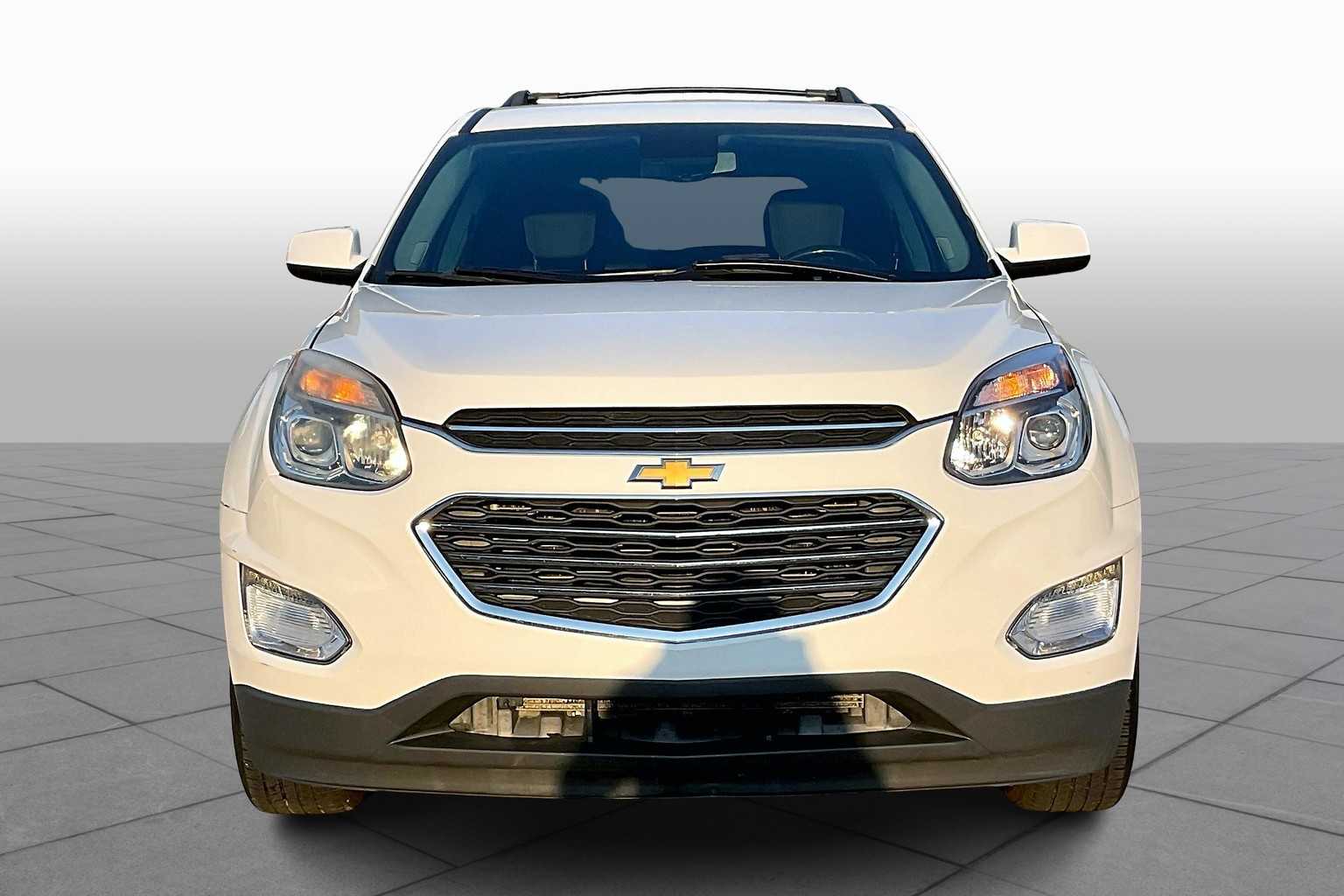 2017 Chevrolet Equinox LT photo 3