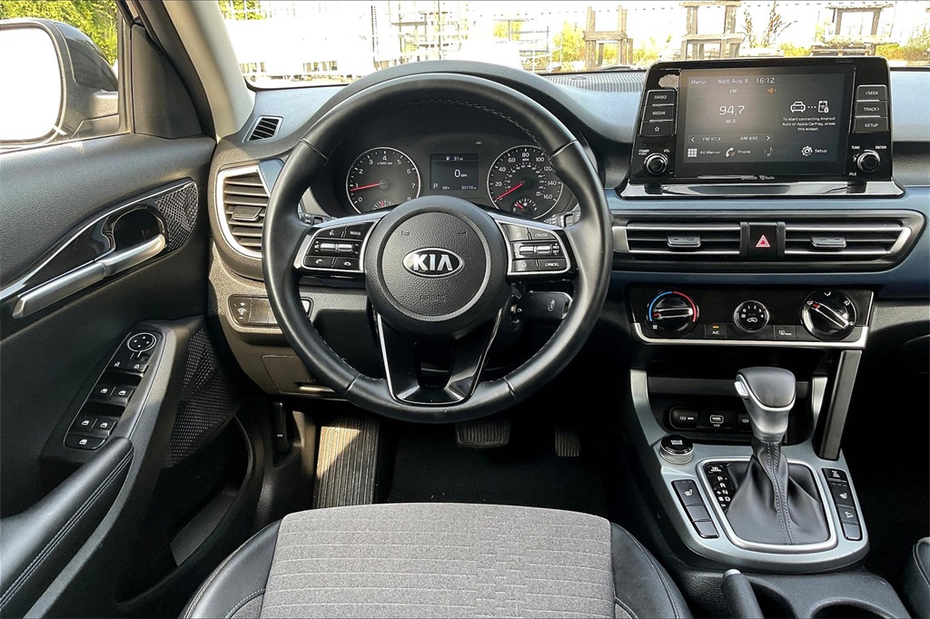 2021 Kia Seltos S photo 2