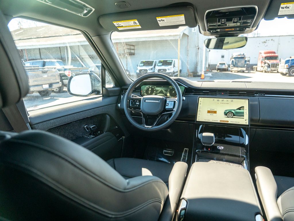 2025 Land Rover Range Rover Sport SE photo 18