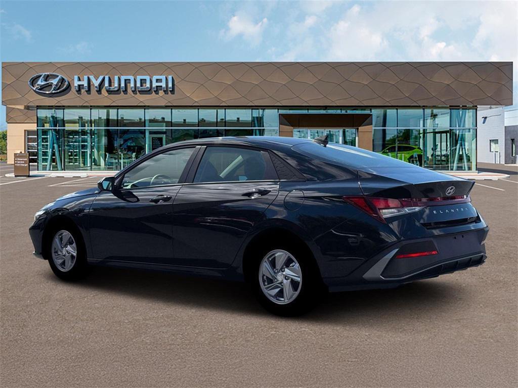 2026 Hyundai Elantra SE photo 2