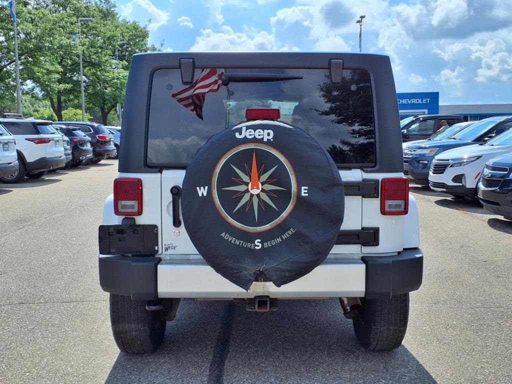 2015 Jeep Wrangler Unlimited Sahara photo 5
