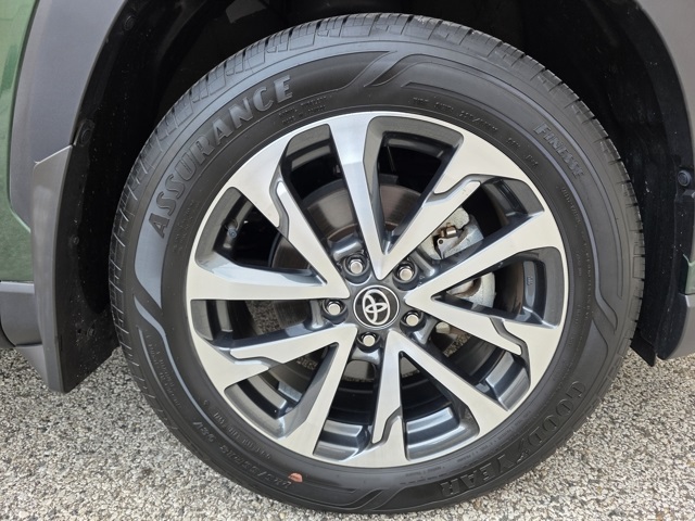 2022 Toyota Corolla Cross XLE photo 26