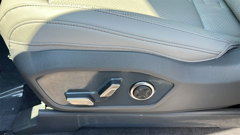 2026 Kia EV9 Wind photo 9