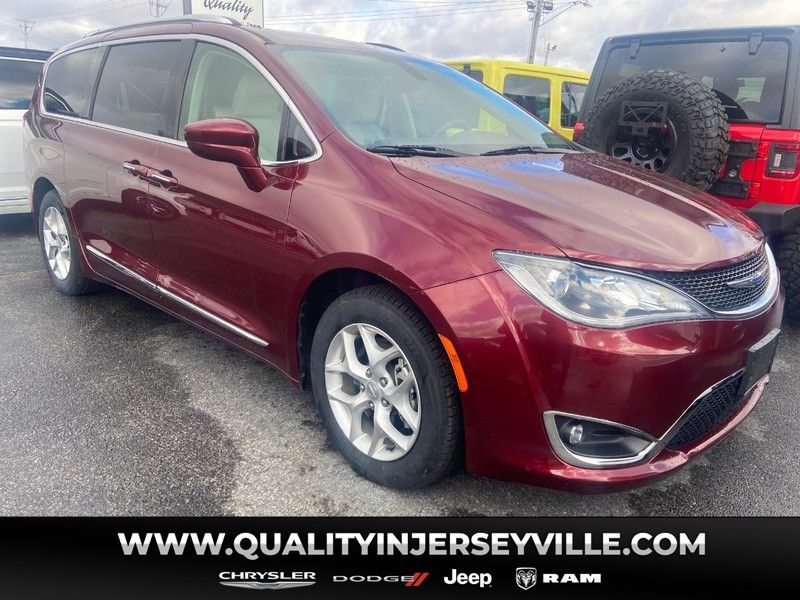 2018 Chrysler Pacifica Touring L's photo