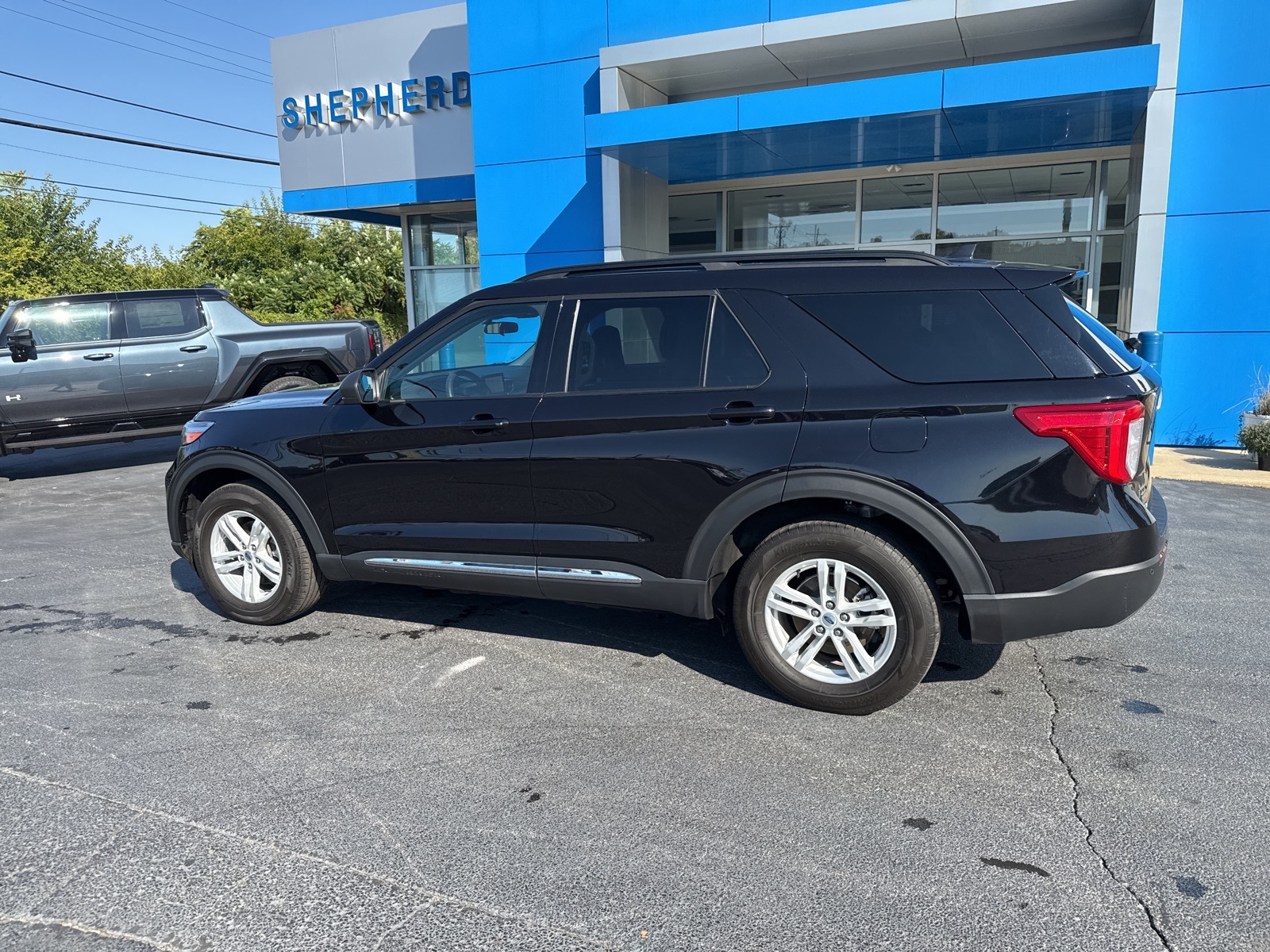 2023 Ford Explorer XLT photo 6