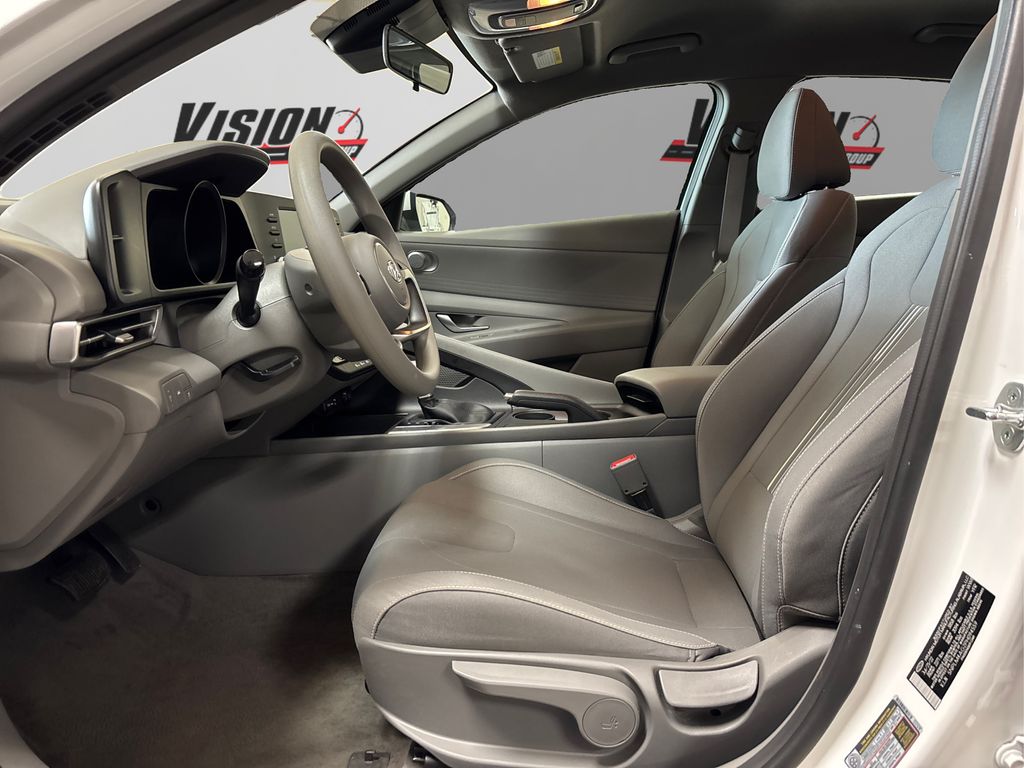 2023 Hyundai Elantra SEL photo 9