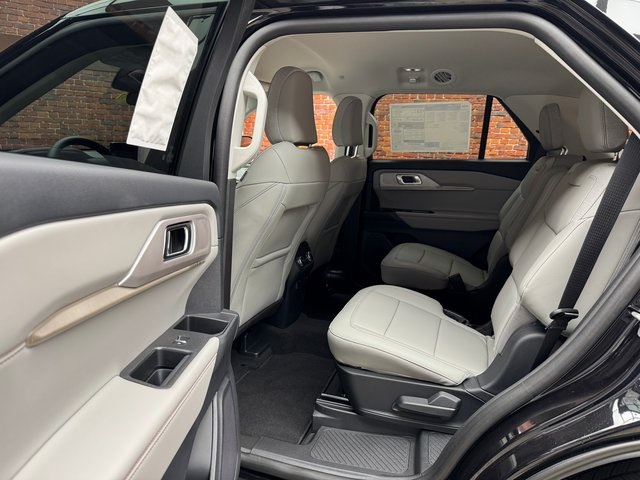 2025 Ford Explorer photo 23