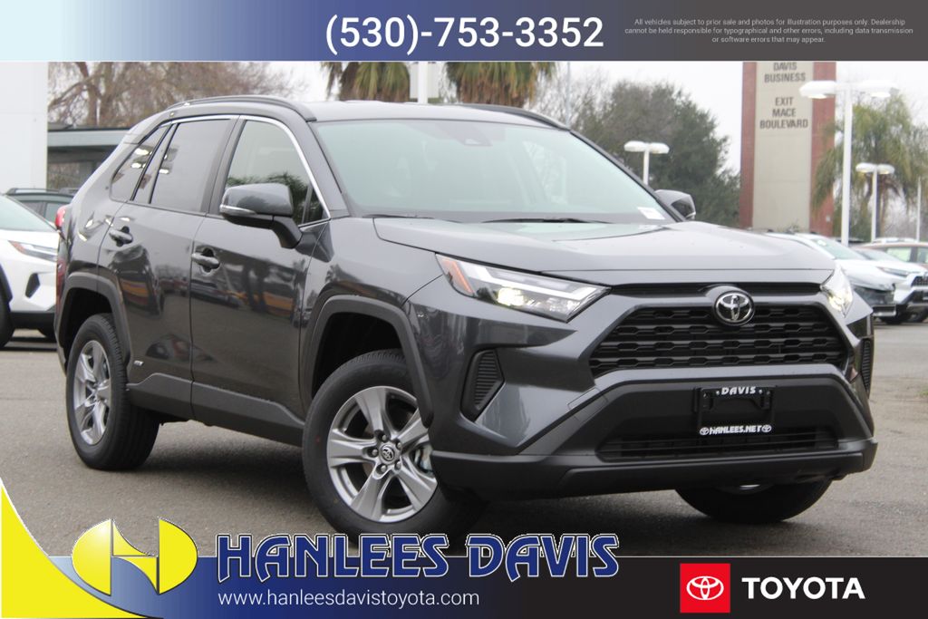 2025 Toyota RAV4 XLE's photo