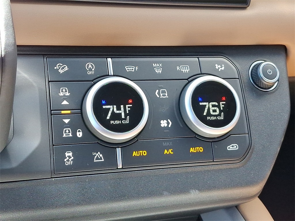 2025 Land Rover Defender 110 V8 photo 11