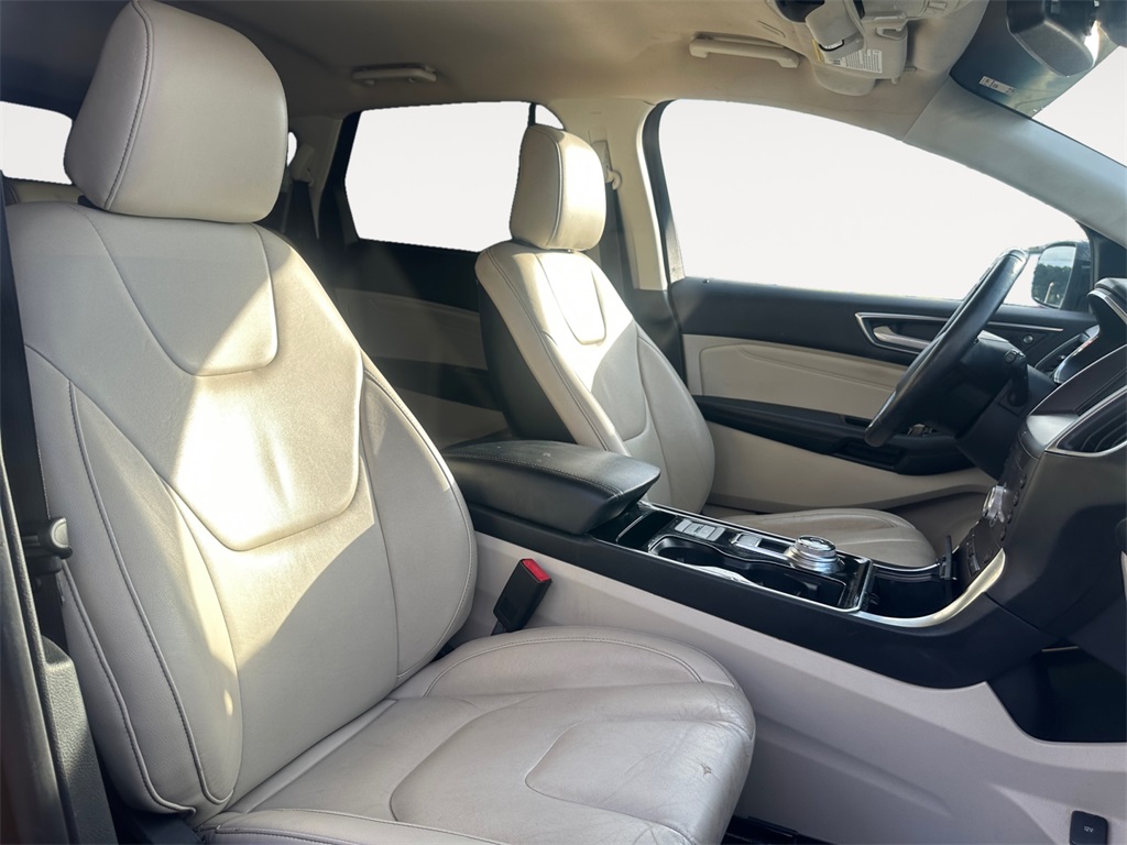2020 Ford Edge Titanium photo 13