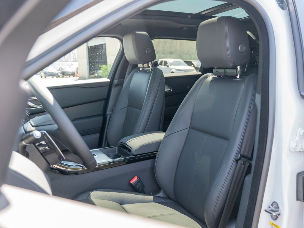 2026 Land Rover Range Rover Velar S photo 17