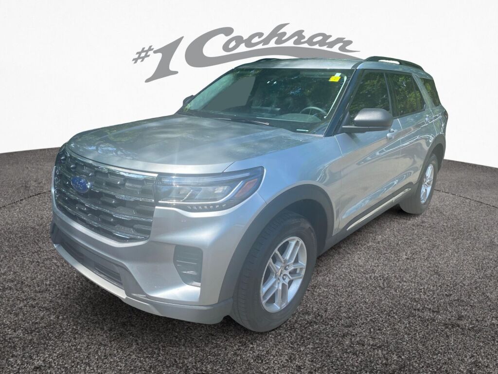 2025 Ford Explorer photo 3