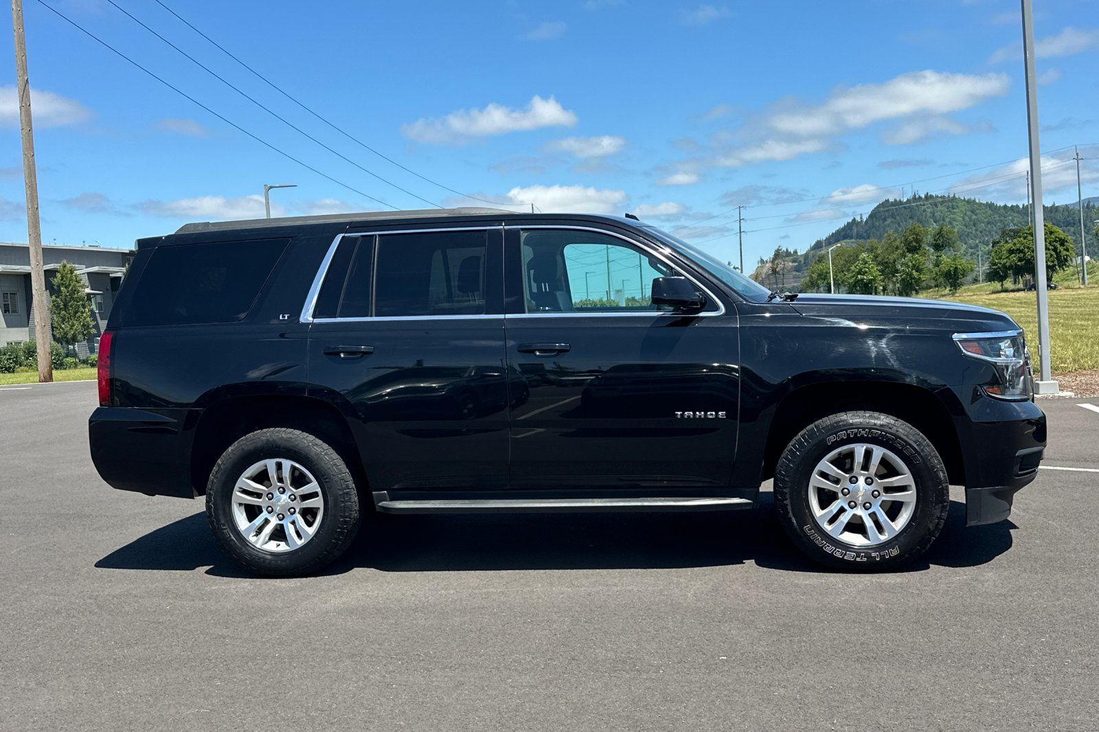 2019 Chevrolet Tahoe LT photo 2