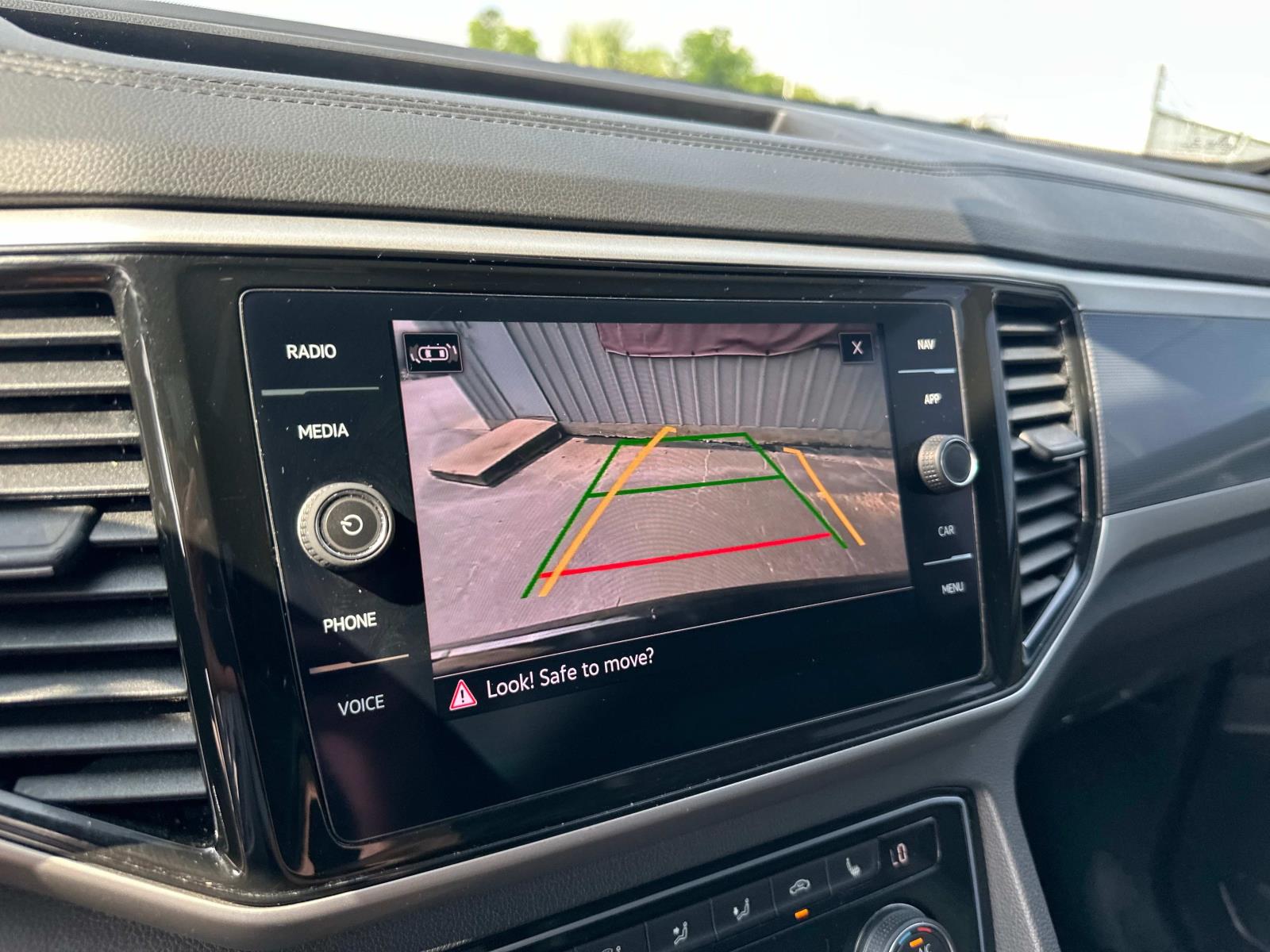 2021 Volkswagen Atlas Cross Sport V6 SEL photo 20